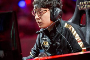 PG电子-Faker迎来三赛季高光表现，篮网球迷沸腾！的简单介绍