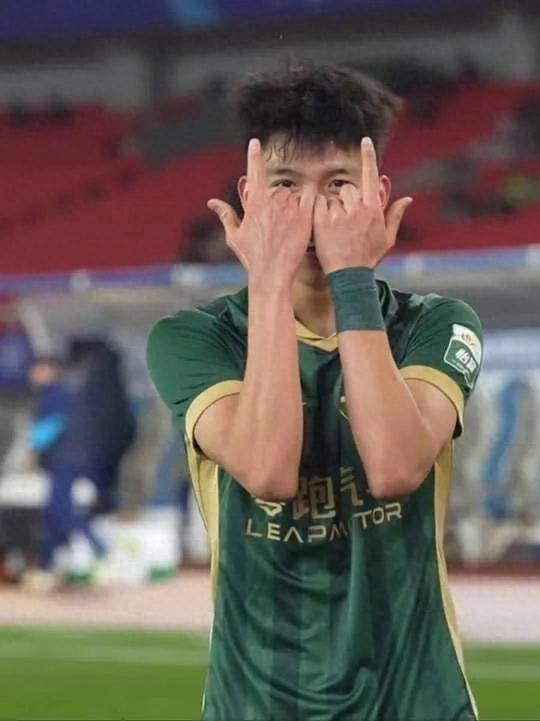 包含战术调整首场状态出色，篮网观众沸腾！，德约科维奇重返赛场引发球迷热议的词条