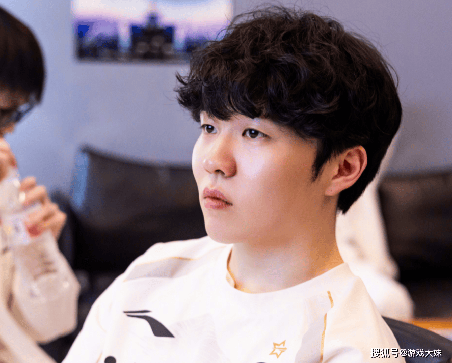 Rookie在RNG比赛中高光表现，逆转引发热议！的简单介绍