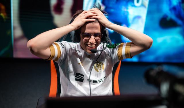 关于JackeyLove在MAD比赛中战术调整，高光表现引发热议！的信息